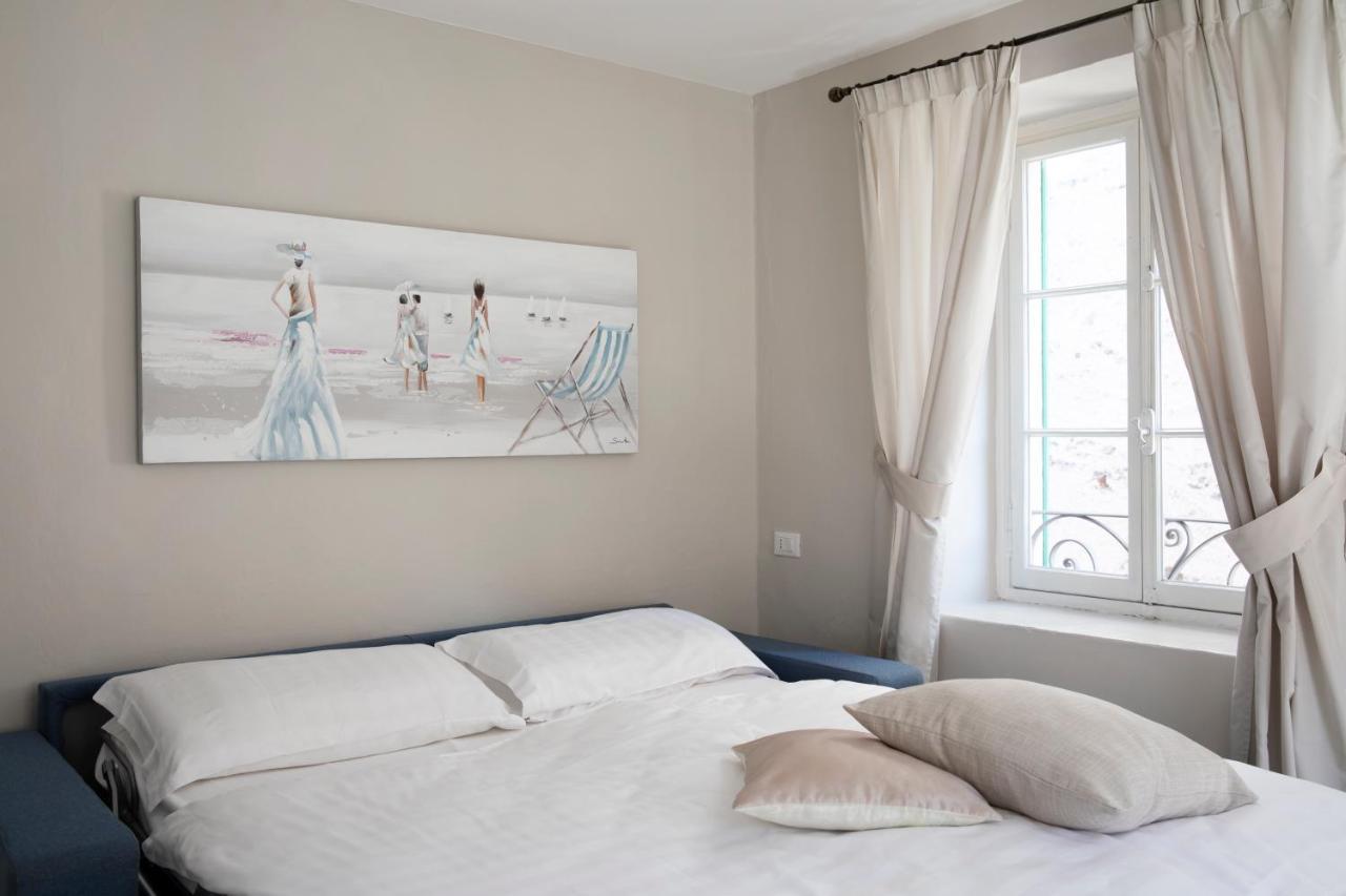 Charming Moment Di Villa Porta - Borgo Antico Luino Exterior photo