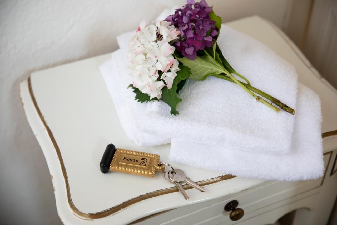 Charming Moment Di Villa Porta - Borgo Antico Luino Exterior photo